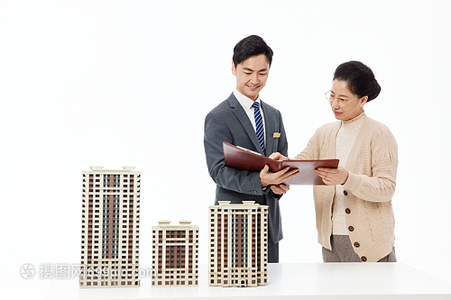 老年人购房攻略 如何审阅合同并寻求专业咨询